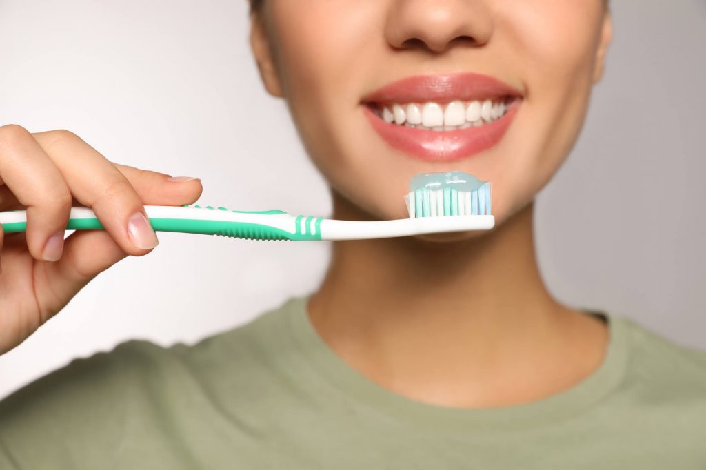 woman about to brush teeth and teeth whitening in Phillips